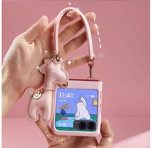 Load image into Gallery viewer, Fashion Cute Diy Giraffe Girl Pearl Short Chain Case For Motorola 40 Ultra Case 2023 Moto Razr 2022 Cover 40ultra - mycasety2023 Mycasety