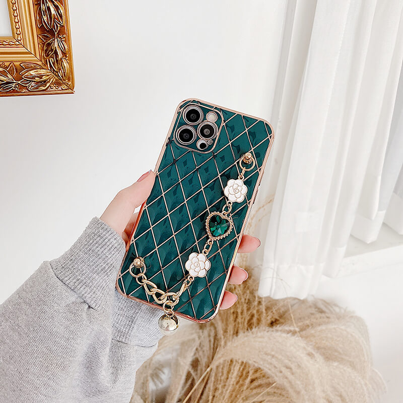 2021 Luxury Camera All-inclusive Bracelet Hand Holder Cover for iPhone
