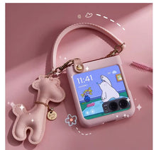 Load image into Gallery viewer, Fashion Cute Diy Giraffe Girl Pearl Short Chain Case For Motorola 40 Ultra Case 2023 Moto Razr 2022 Cover 40ultra - mycasety2023 Mycasety
