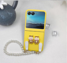 Load image into Gallery viewer, Fashion Cute Diy Giraffe Girl Pearl Short Chain Case For Motorola 40 Ultra Case 2023 Moto Razr 2022 Cover 40ultra - mycasety2023 Mycasety
