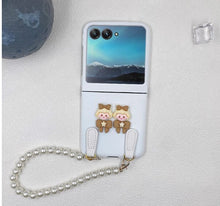 Load image into Gallery viewer, Fashion Cute Diy Giraffe Girl Pearl Short Chain Case For Motorola 40 Ultra Case 2023 Moto Razr 2022 Cover 40ultra - mycasety2023 Mycasety
