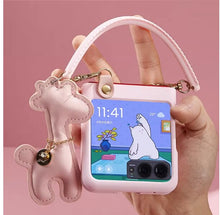 Load image into Gallery viewer, Fashion Cute Diy Giraffe Girl Pearl Short Chain Case For Motorola 40 Ultra Case 2023 Moto Razr 2022 Cover 40ultra - mycasety2023 Mycasety
