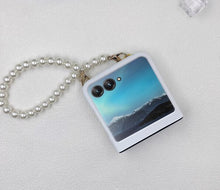 Load image into Gallery viewer, Fashion Cute Diy Giraffe Girl Pearl Short Chain Case For Motorola 40 Ultra Case 2023 Moto Razr 2022 Cover 40ultra - mycasety2023 Mycasety
